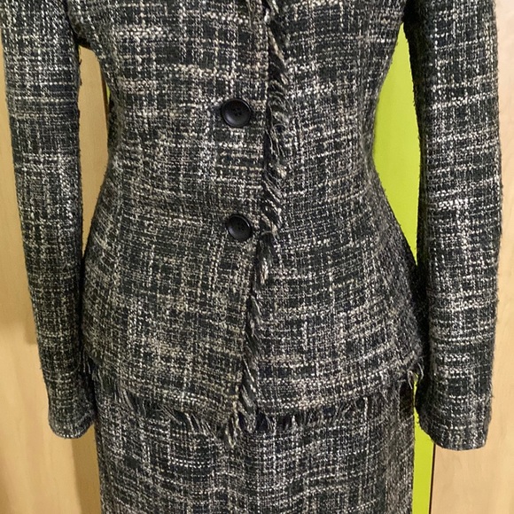 Le Suit Woman’s Skirt Suit - Picture 3 of 13